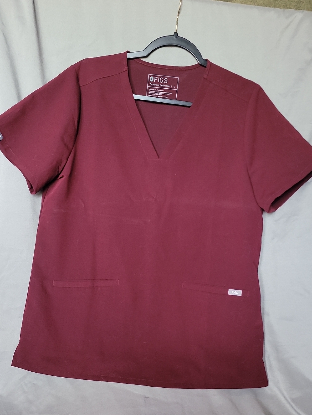 Figs Large CASMA V-Neck Scrub Three-Pocket Scrub Top